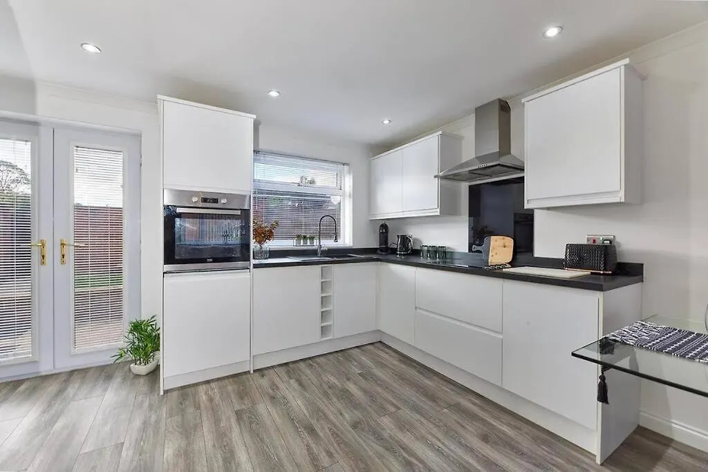 Long Stays - Cosy 3Br - Newcastle Retreat - Rvi & City Centre - Garden - Parking - Near High Street Newcastle-upon-Tyne
