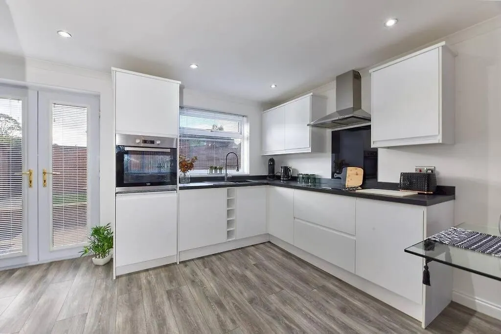 Long Stays - Cosy 3Br - Newcastle Retreat - Rvi & City Centre - Garden - Parking - Near High Street Storbritannien