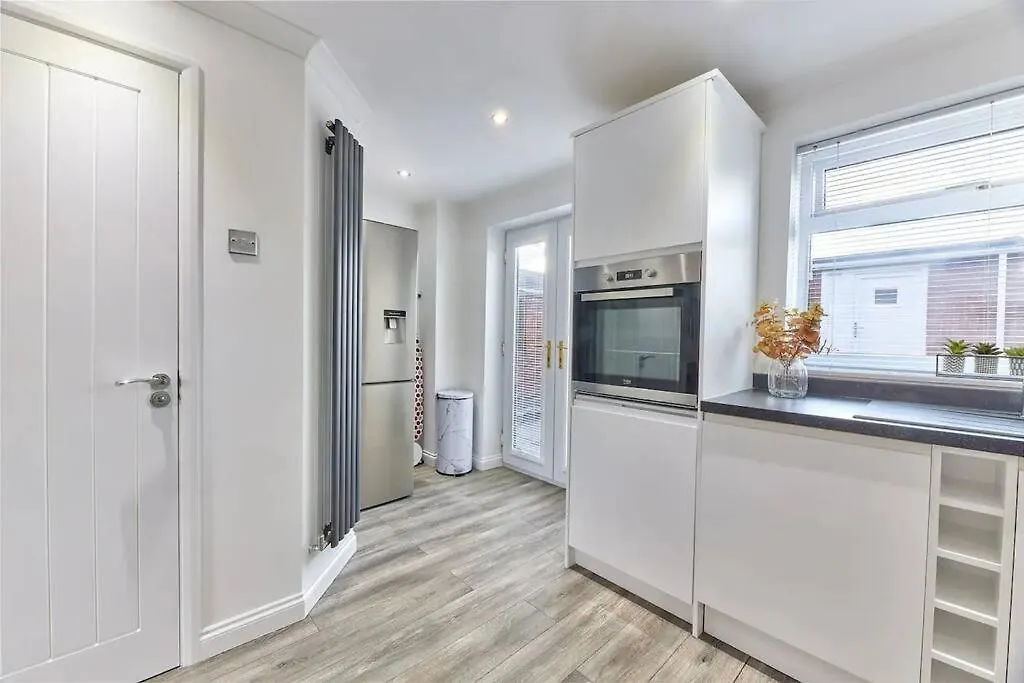 Lägenhet Long Stays - Cosy 3Br - Newcastle Retreat - Rvi & City Centre - Garden - Parking - Near High Street